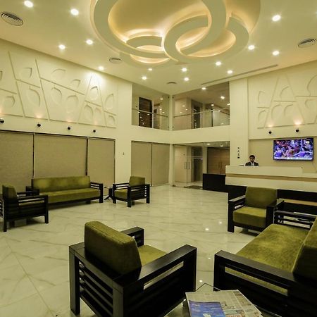 Hotel The Basil Park Bhavnagar Esterno foto