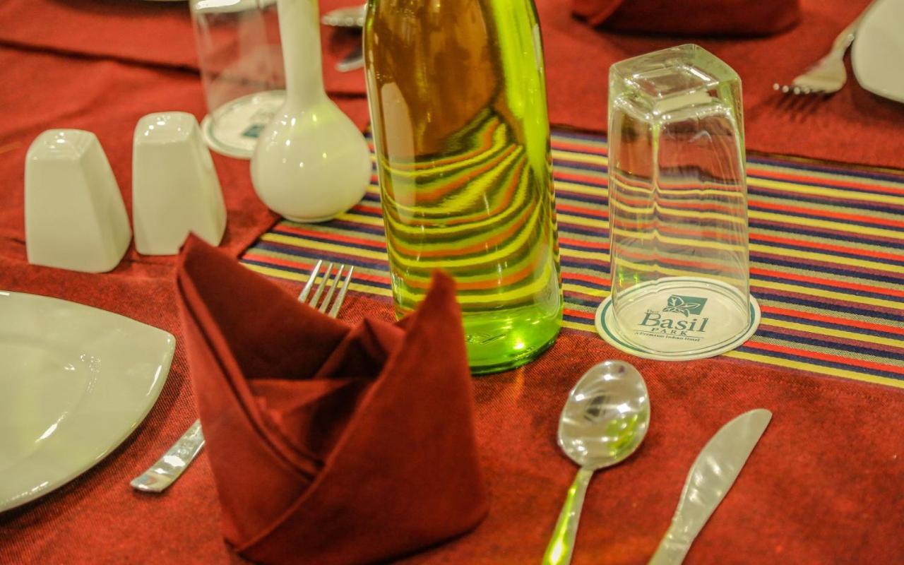 Hotel The Basil Park Bhavnagar Esterno foto