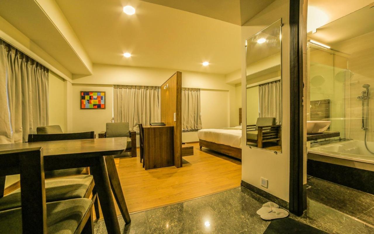 Hotel The Basil Park Bhavnagar Esterno foto
