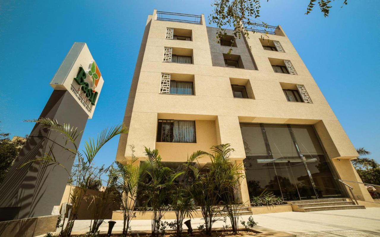 Hotel The Basil Park Bhavnagar Esterno foto