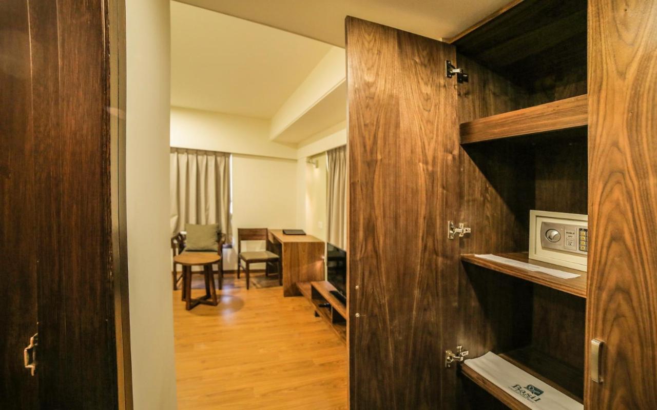 Hotel The Basil Park Bhavnagar Esterno foto