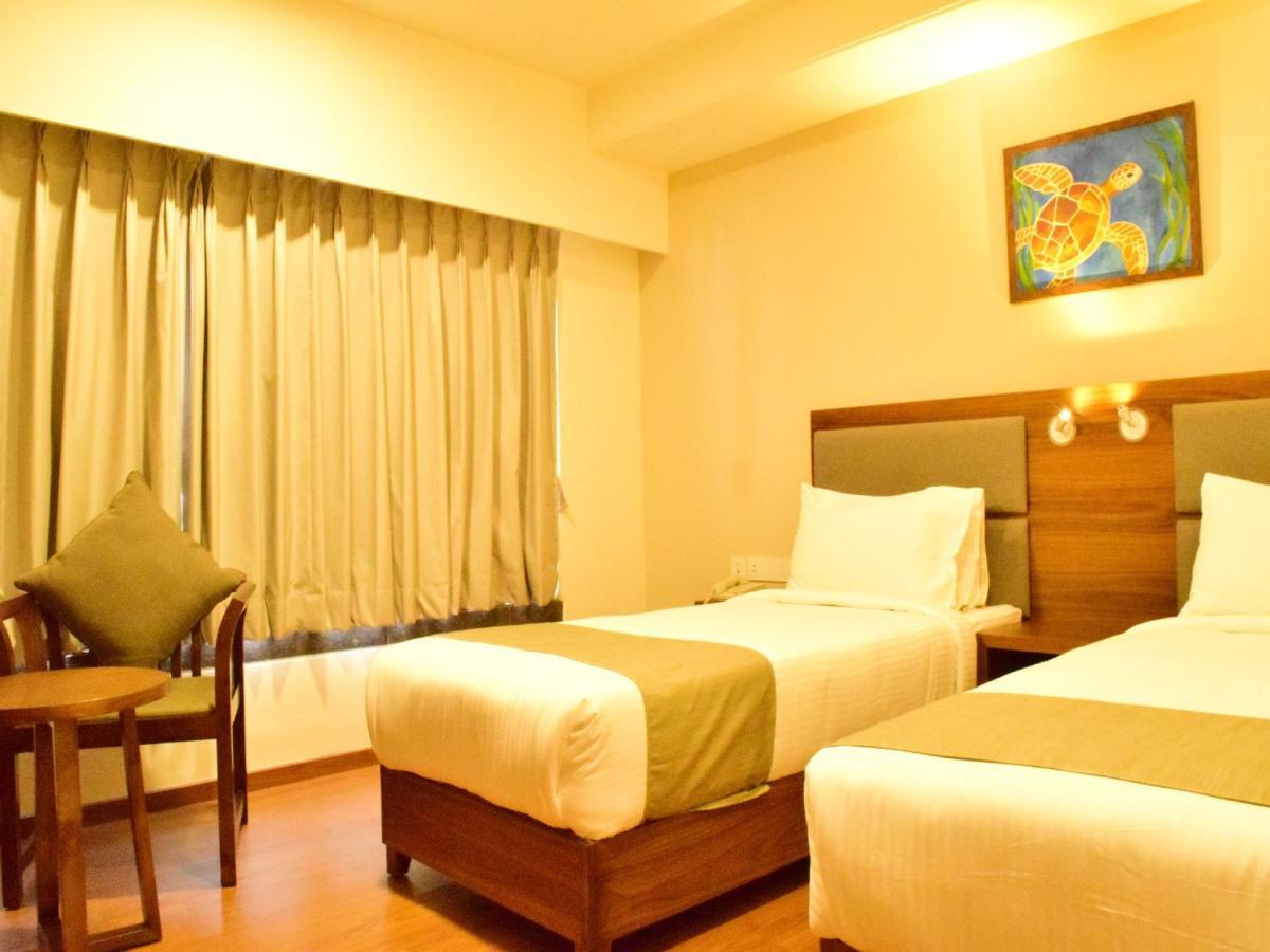 Hotel The Basil Park Bhavnagar Esterno foto