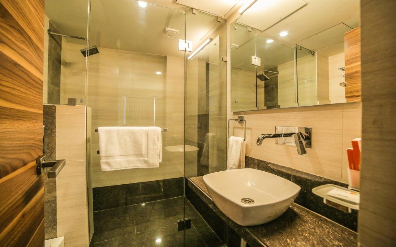 Hotel The Basil Park Bhavnagar Esterno foto