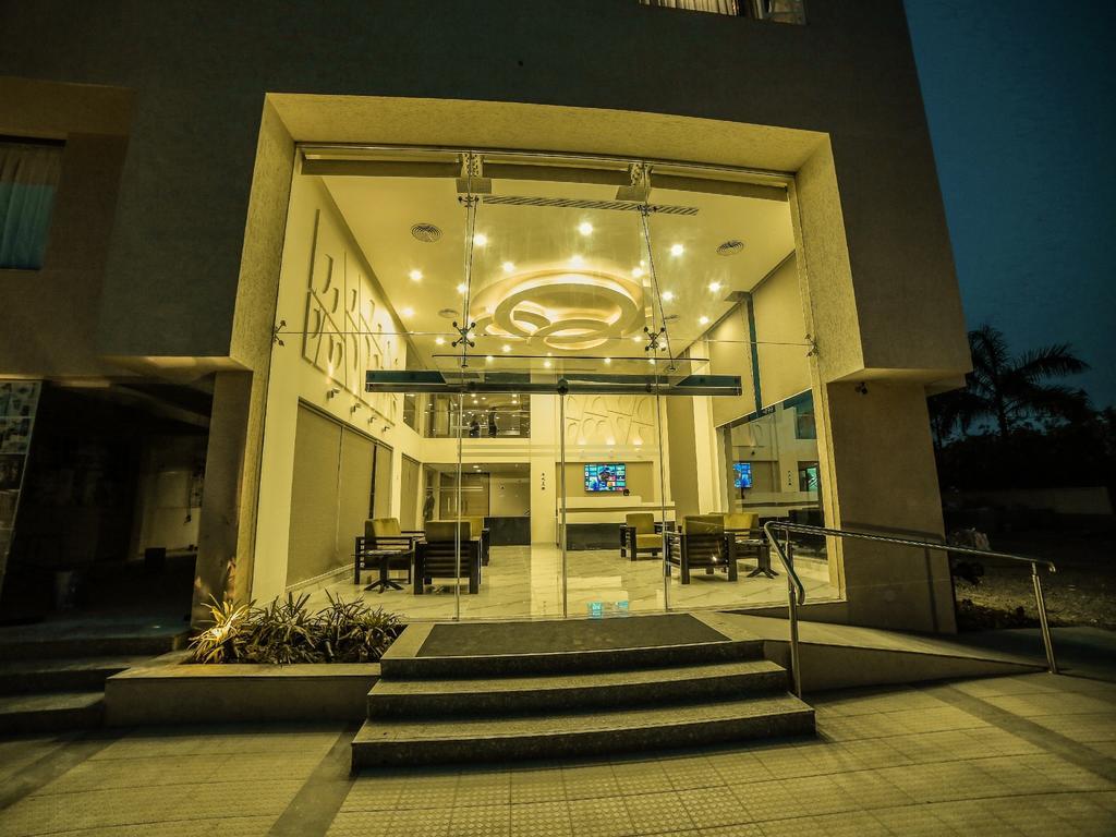 Hotel The Basil Park Bhavnagar Esterno foto
