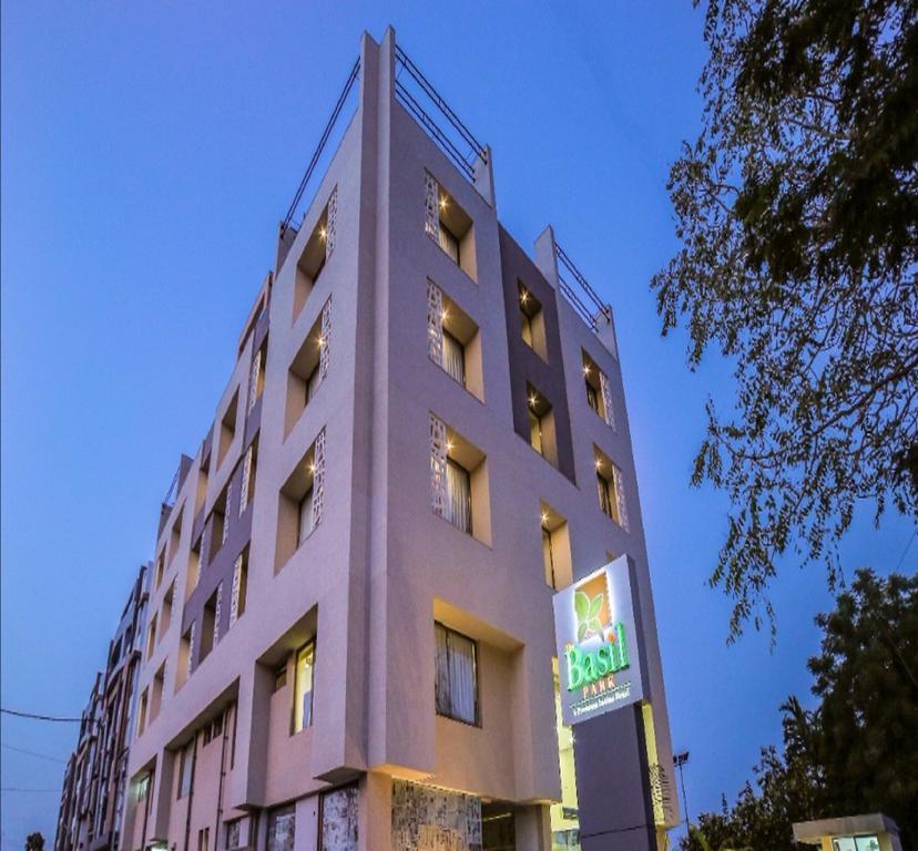 Hotel The Basil Park Bhavnagar Esterno foto