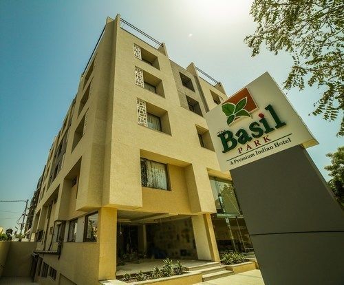 Hotel The Basil Park Bhavnagar Esterno foto