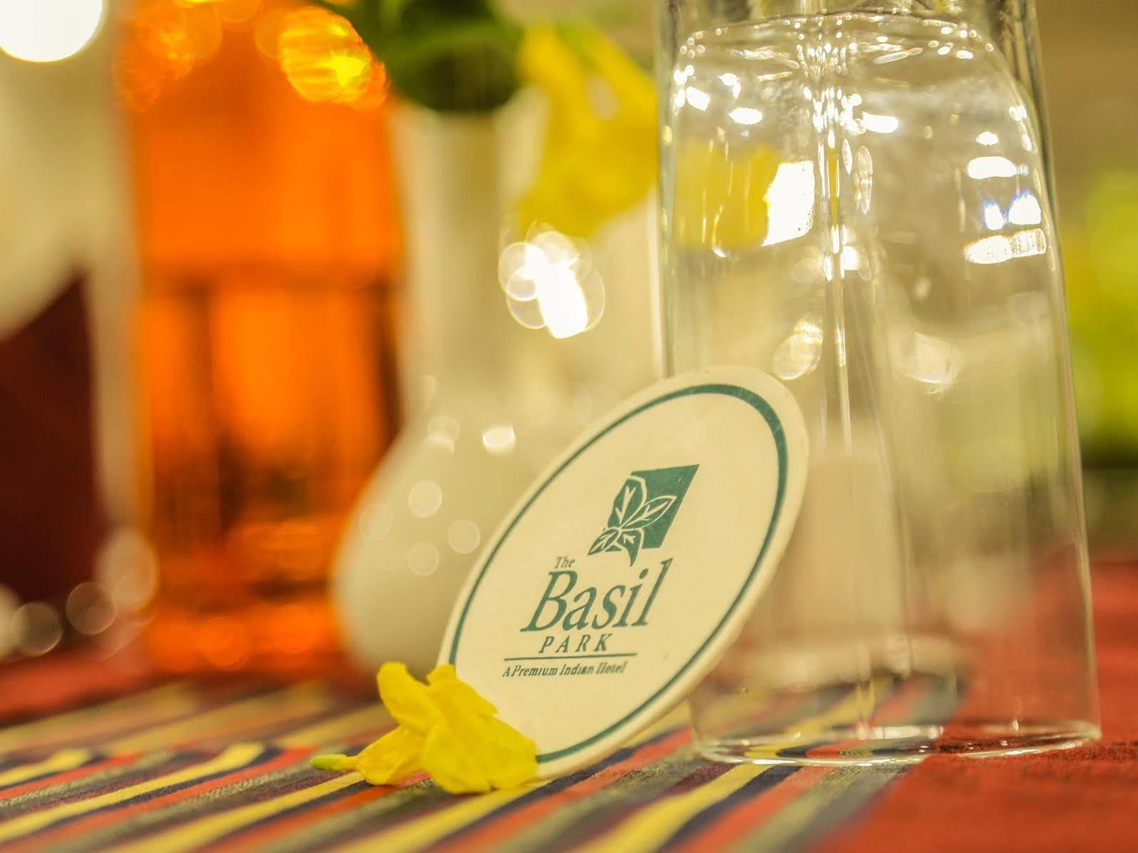 Hotel The Basil Park Bhavnagar Esterno foto